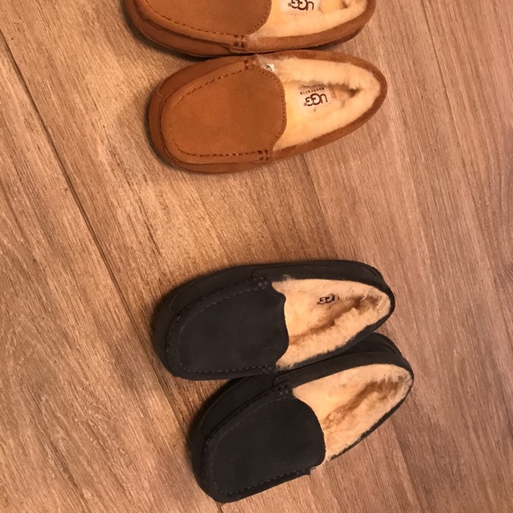 Like New UGG blue/grey kids slippers, size 1 - Picture 3 of 5